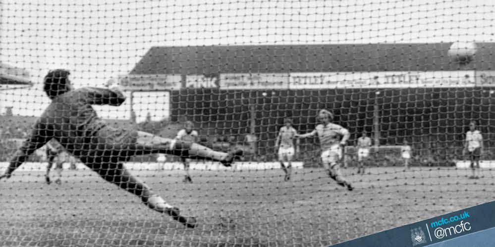 #onthisday in 1971, #mcfc cruise to a 4-0 win over <a href="/CPFC/">Crystal Palace F.C.</a>, with <a href="/FrannyLee7/">Franny Lee CBE</a> (2), Booth and Davies on the scoresheet.