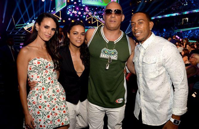 Vin Diesel: Jiwa Paul Walker Hadir di Teen Choice Awards 2015 goo.gl/wzdpgO