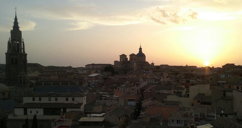 ikaosa's tweet photo. @ToledoEncantado @majgarcia1974 atardecer en Toledo... http://t.co/x8oG52huFu