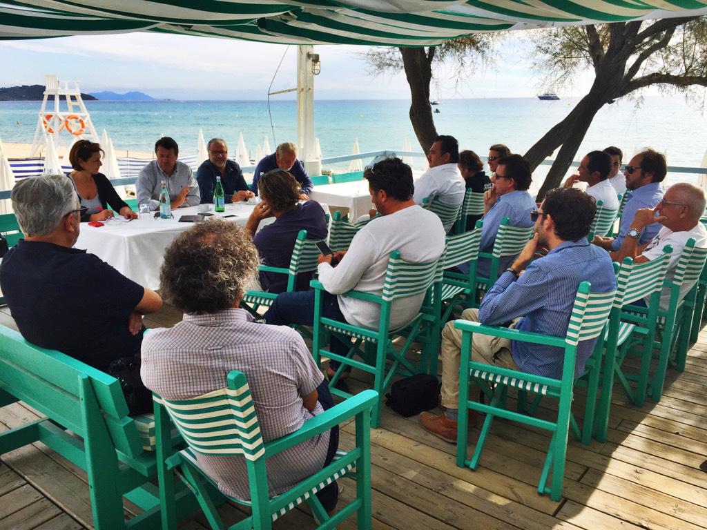 cestrosi's tweet photo. Décret plage: risque sur activité &amp; emploi Travail avec professionnels Ramatuelle pour les défendre &amp; élaborer projet http://t.co/Xy8czLuGu3
