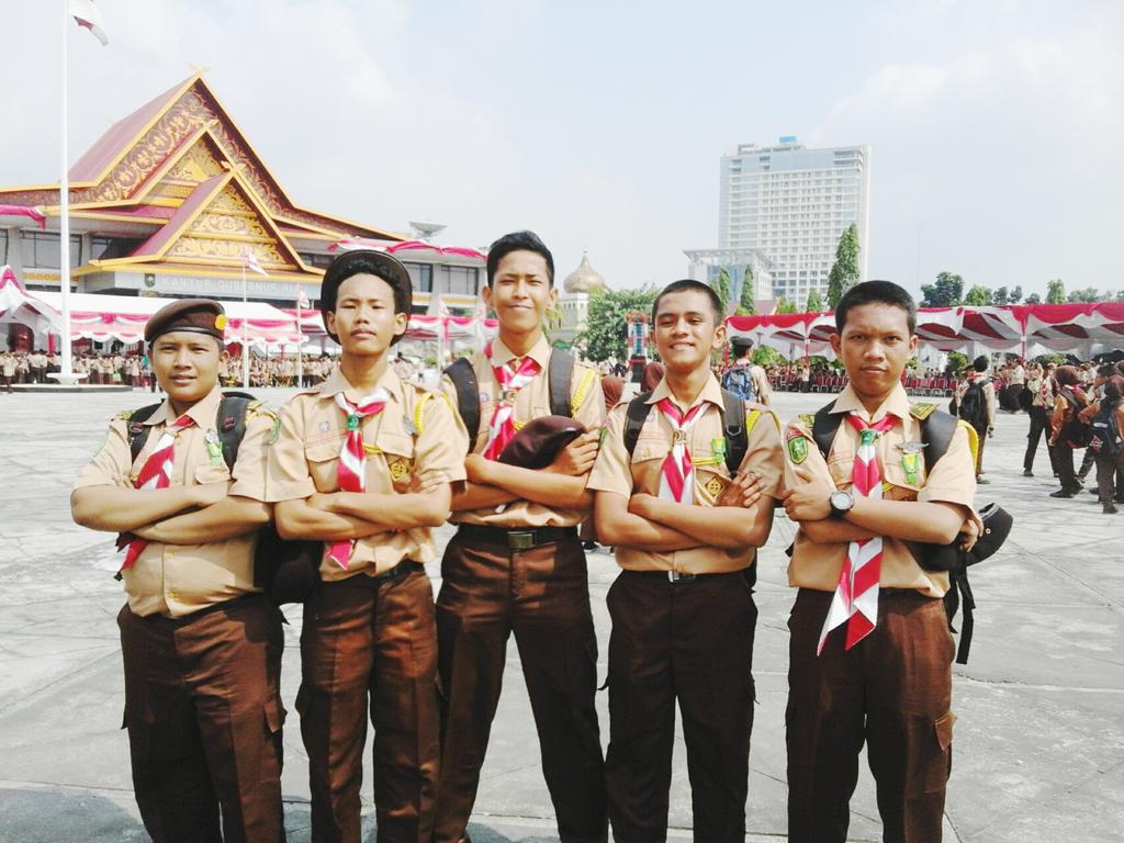 Keren"<a href="/baguzs_18/">Bagus</a>: Selesai upacara hari pramuka.di kantor gubernur Riau. <a href="/KwarcabPku/">Pramuka Pekanbaru</a> <a href="/pramukaupdate/">Chakradhar</a> #HariPramuka54 "