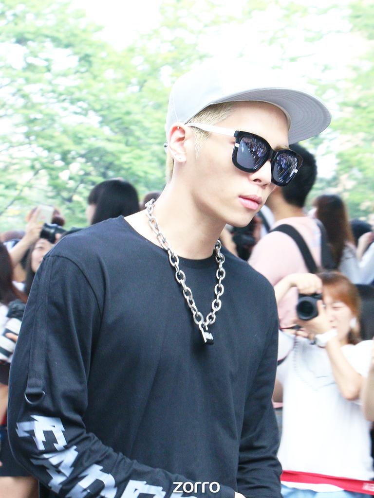 150814 Jonghyun @ Music Bank  CMruwz3UYAE020d