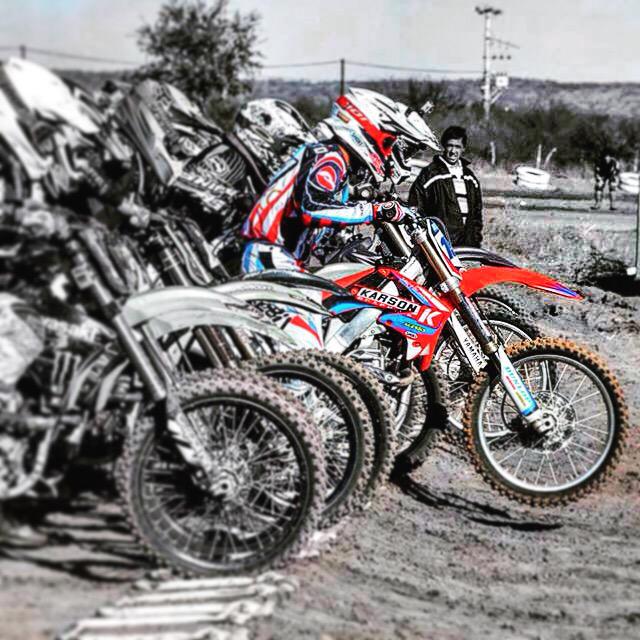 KarsonGraphics's tweet photo. #KarsonGraphics siempre adelante! 

#PilotoKarson #DavidBussetto151 #MX #Motocross #Braaap #MXCordoba http://t.co/9PBW5eP8eM