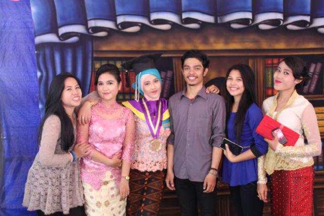YurikaIkaa's tweet photo. Smangat KKN sama menyusun skripsi.nya *epongNiaa :* http://t.co/G92qYryq0T
