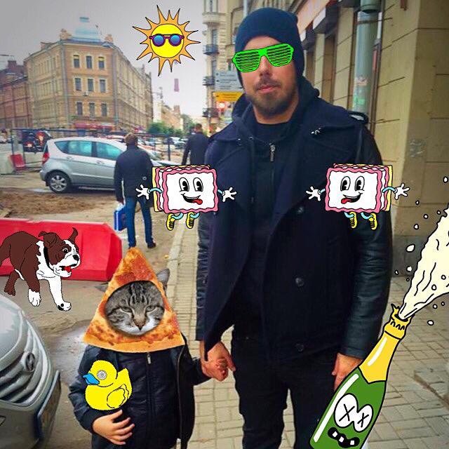 kidosound's tweet photo. Дико поздравляем нашего басиста, это того, кто на фото повыше, с Наступившим Днем Рождения!😊 http://t.co/ytBSTL4CH0