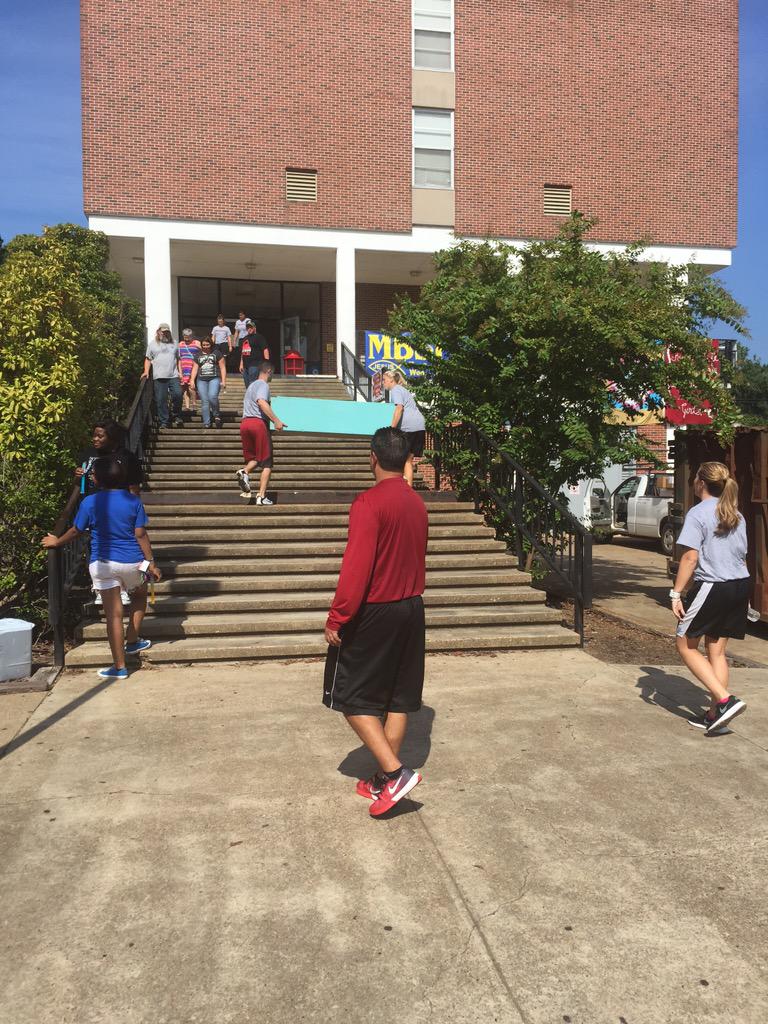 ShawnJonesUSM's tweet photo. Look at @Coach_JThomas &amp; @i5runnin working hard on move-in day. Gotta say @jimmyelgas1 has been working hard too! http://t.co/hOBSEpi8fh