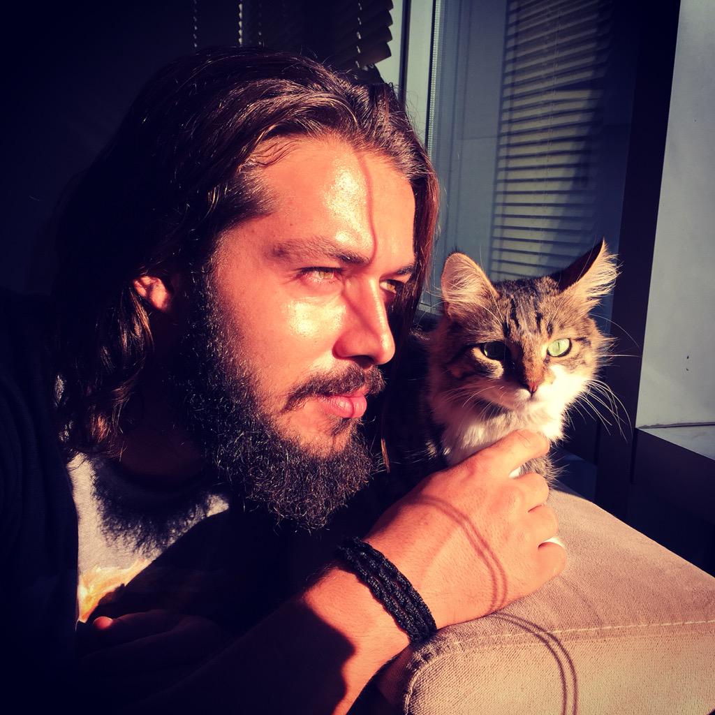 ALLSTARhilmicem's tweet photo. 🐱🐱 http://t.co/20bVupSZvg