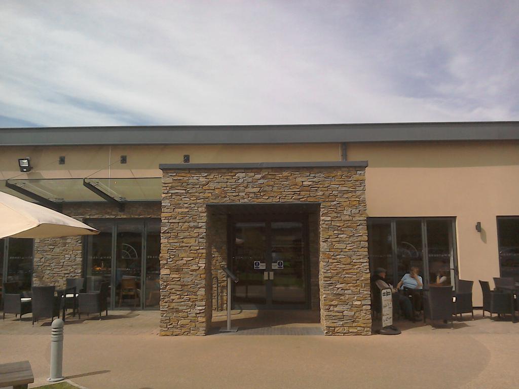 ConnorKeys's tweet image. This cafe rips you off