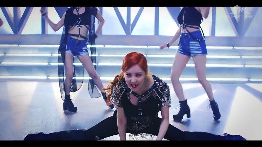 yulneck's tweet photo. does Kyle Hanagami like Seohyun doing the splits? cos he choreographed Adrenaline too and seo was doing the splits 😂 http://t.co/WBNLhaKpbz