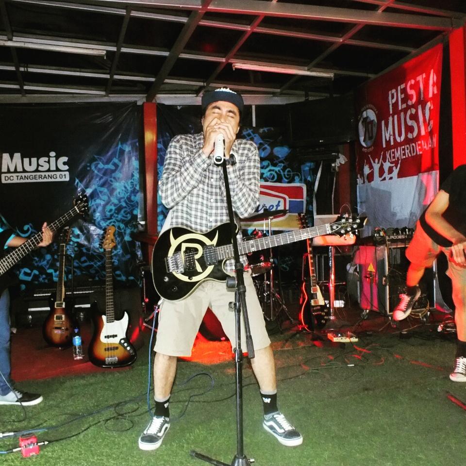 Official_CatFreak tweet media