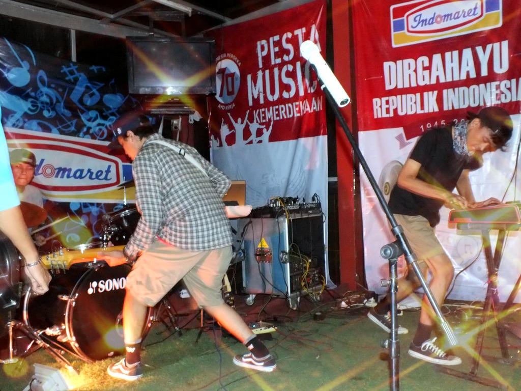 Official_CatFreak tweet media