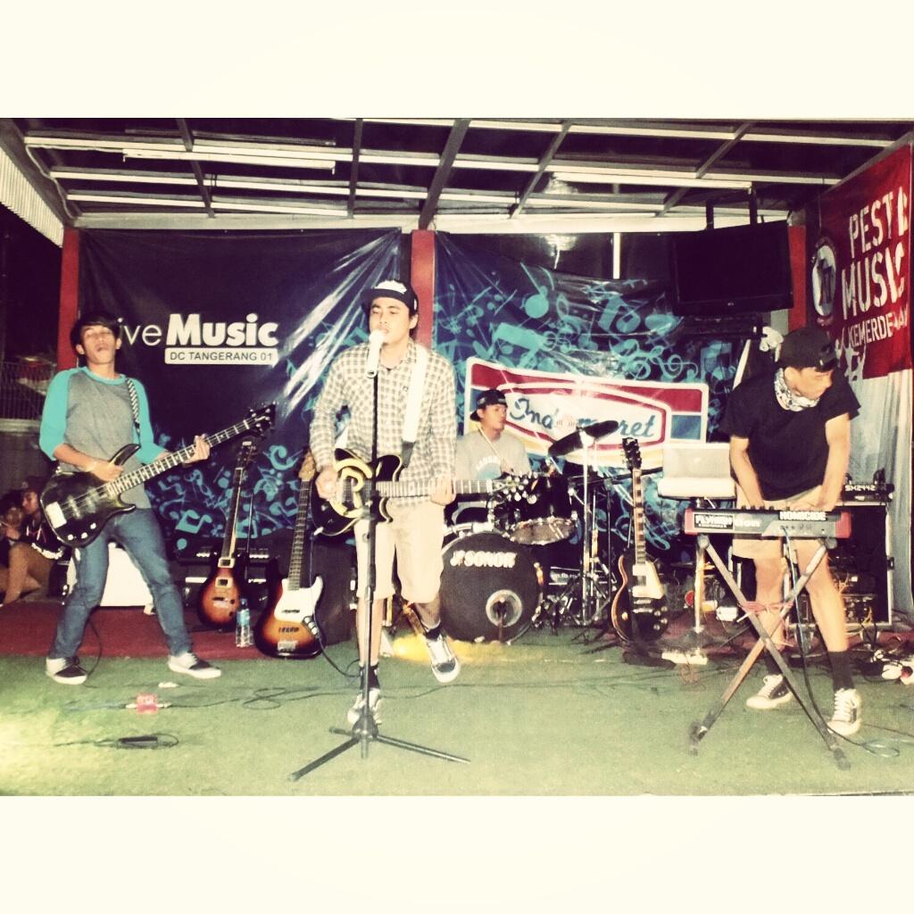 Official_CatFreak tweet media