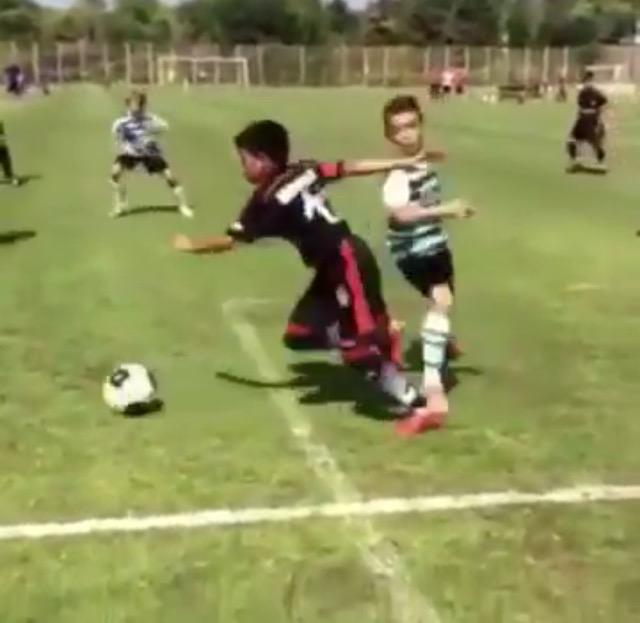 GolfNBS's tweet photo. Video: 12-year-old soccer player scores one of the best goals you'll see! Watch > http://t.co/y3KDzxLw7l http://t.co/4JnZQSpFLC