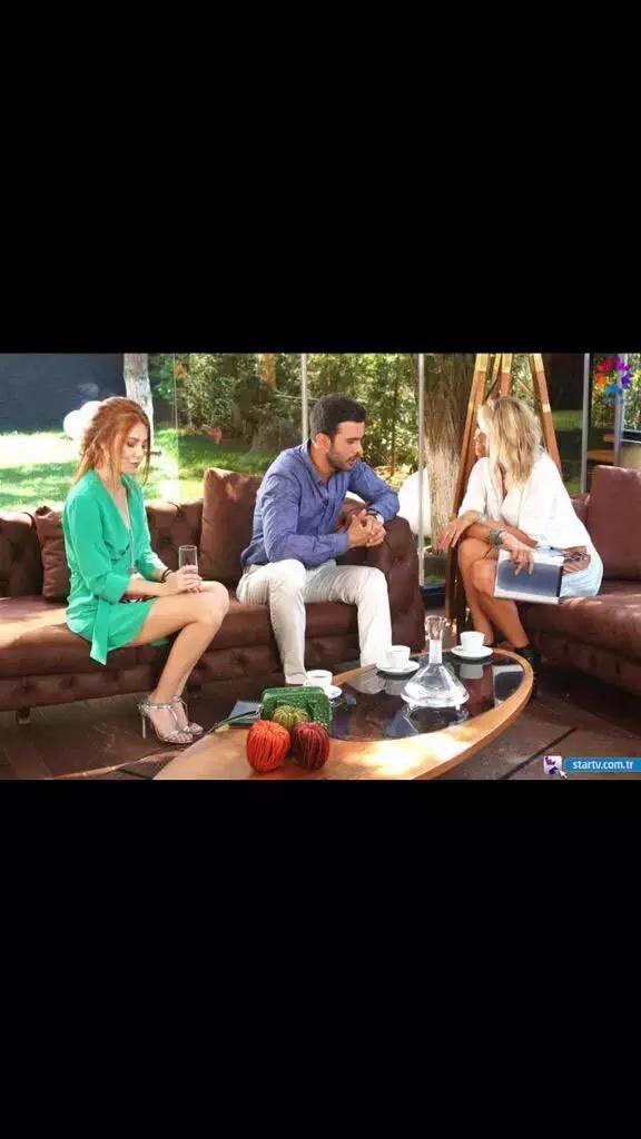 ErtugrulFilizay's tweet photo. Vee karşınızda bir adet kıskanç Defne 😂😂 #KiralıkAşk @arducbaris @elcnsng 😀 😎 ✌ http://t.co/6jNmQqqXmK