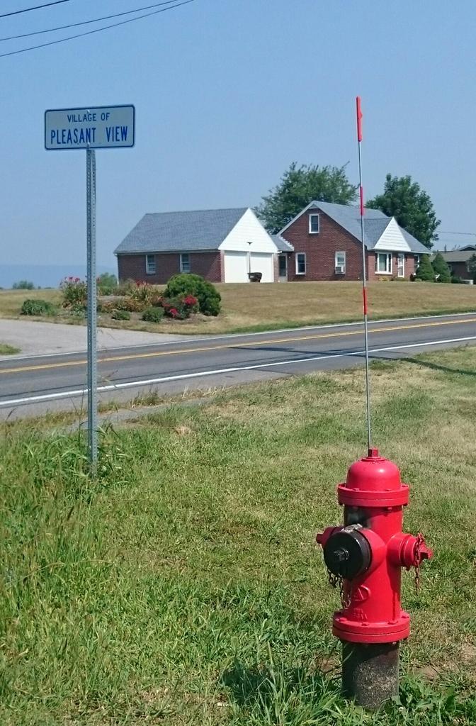 ffshifflett's tweet photo. Hydrants welded shut hampering ffs on barn fire @Your4State @HeraldMailNews #fire @fireengineering @firenation http://t.co/Ink0p6nNFh