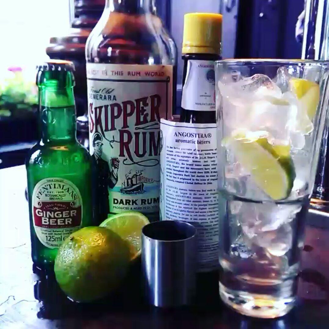 TheTenBellsE1's tweet photo. What matches the upcoming Autumn?

Simple, dark &amp; stormy! See how to make it on Facebook and instagram @TheTenBellsE1 http://t.co/D9mcCykU2M