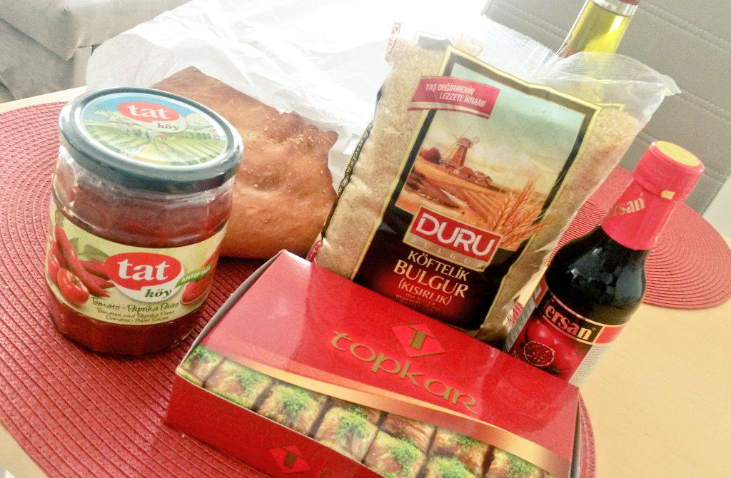 ChrisArnecke's tweet photo. Kleiner Einkauf im türkischen Supermarkt #topkar #Iyiakşamlar http://t.co/dCOFlIlFXL