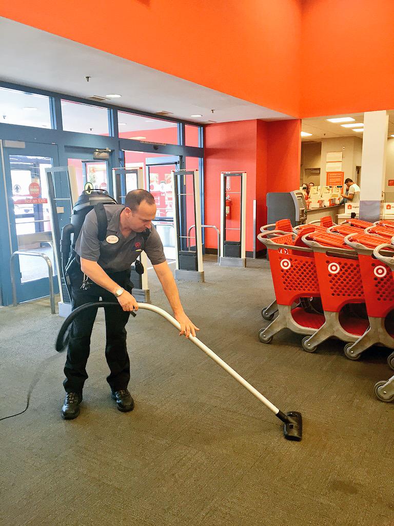 jregssss's tweet photo. PMTJohn protecting Appearance &amp; Cleanliness w/our new toy! Thanks @jgeist929 &amp; @AristotlePSU for the tip! #Top5Brand😎 http://t.co/JiYBzov02y
