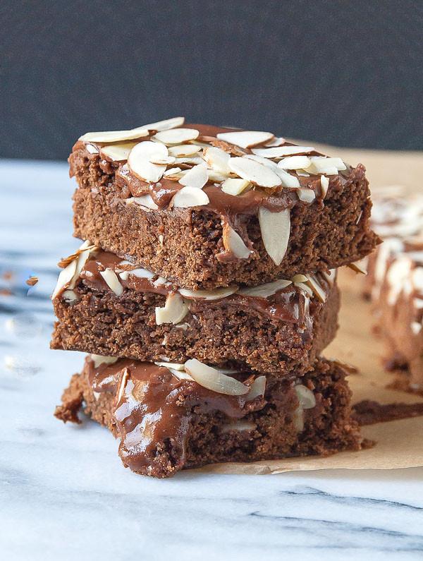 heartofabaker's tweet photo. New Post!// Brownie heaven! Vegan Brownies with Chocolate Almond Frosting http://t.co/l7UIlvdOHF http://t.co/bygfMJieDQ