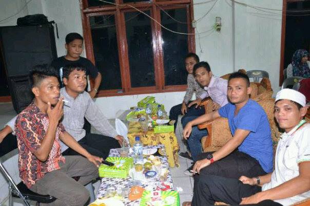 SingkilAceh's tweet photo. Mahasiswa Diskusi Bersama Rekan2 4 Tahun Kepemimpinan Bupati Aceh Singkil. http://t.co/hzZ7BNPyg7