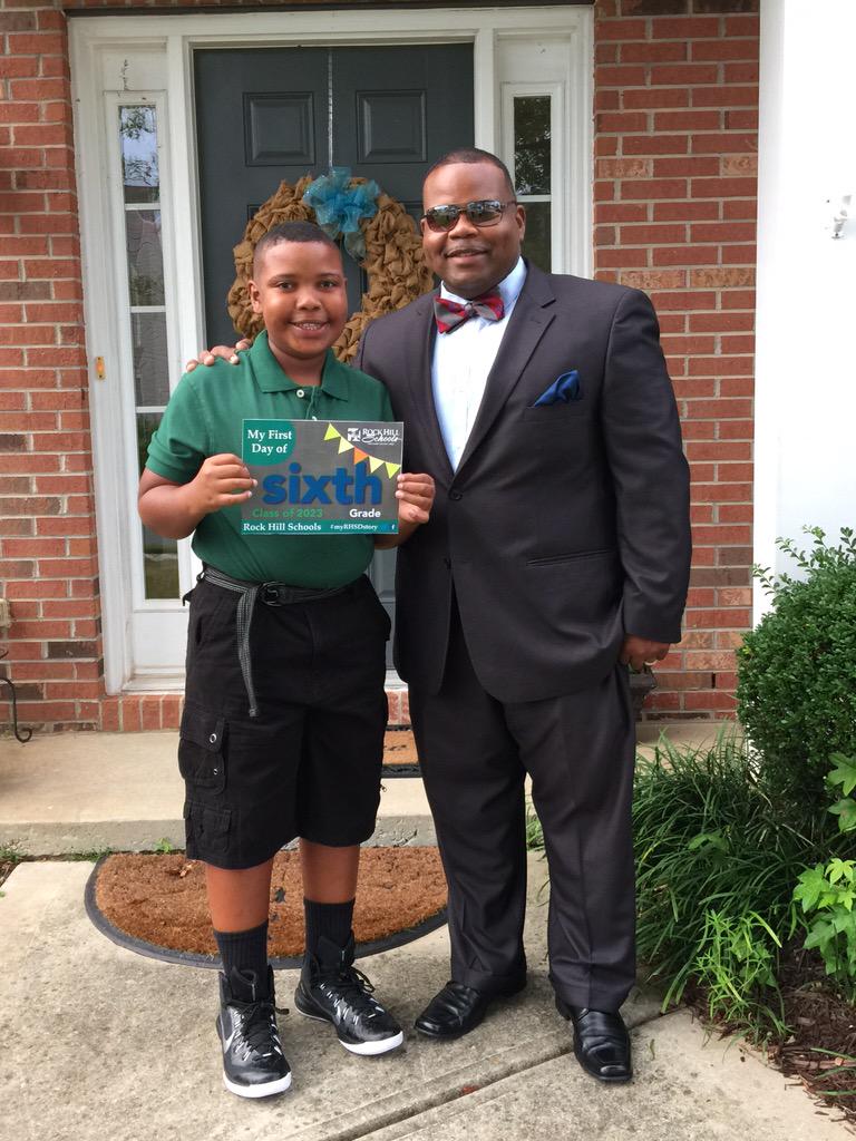 SerenaWms's tweet photo. First day of 6th Grade! w/@Dutchmancreek #MyRHSDStory #DCMSGators #Classof2023 http://t.co/8SpXpfIGGw