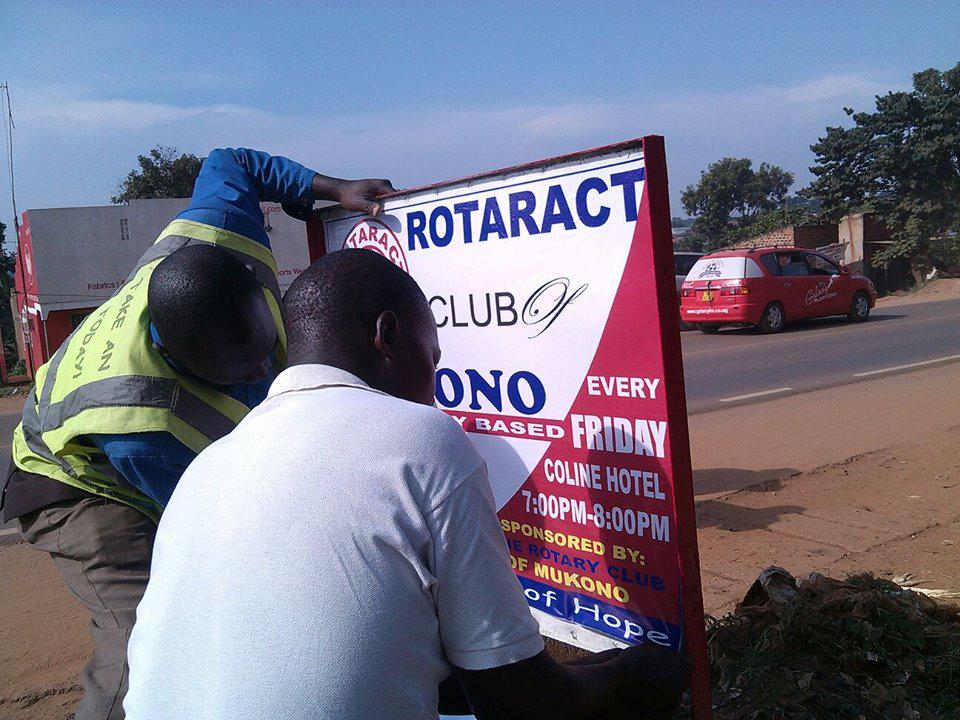 RotaractMukono's tweet photo. Last Saturday @RotaractMukono during our first project this year of launching our sign posts to boost our visibility http://t.co/TlFTKFLDTc