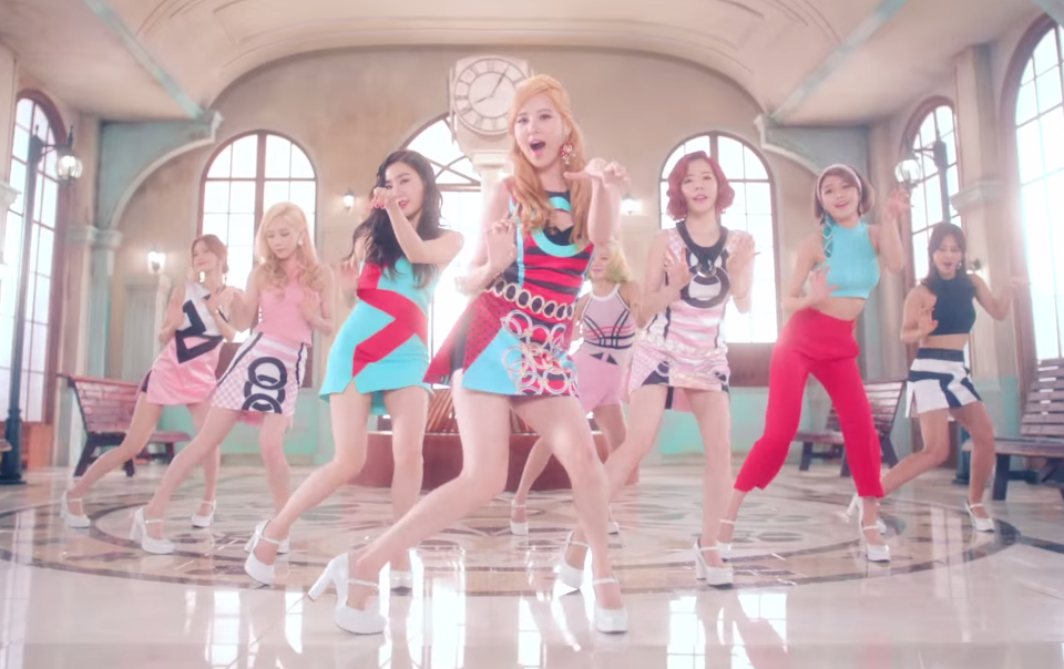 soompi's tweet image. This Is (Almost) Every Outfit Featured in #GirlsGeneration’s “Lion Heart" MV #FashionGoals
bit.ly/1MCg84T