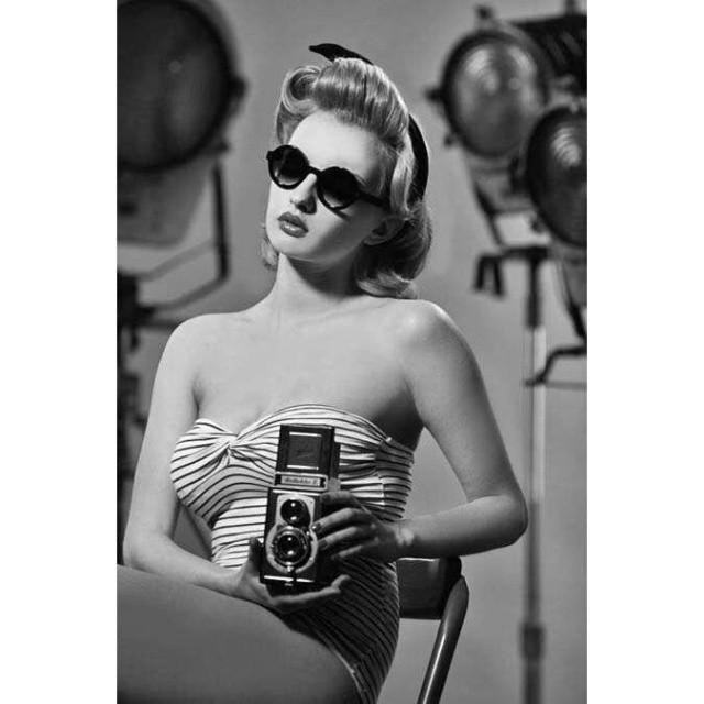 CameraGems's tweet photo. We #love her #style!!#rolleiflex #blackandwhite #fifties #filmisnotdead  #backflash #fb http://t.co/LKnlITwg2h