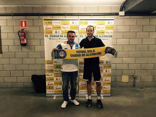 DeporteAlcorcon's tweet photo. Arranca el nuevo proyecto del @FSCAlcorcon en Segunda B. Todos los detalles.. http://t.co/FR1MW5mzqV http://t.co/jwn8JhDFaC
