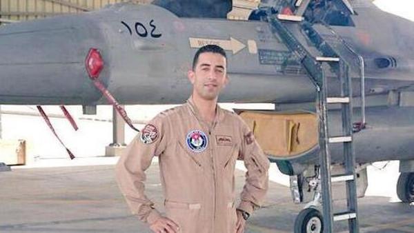 ShoroK_88's tweet photo. I promised to remember him all the time, Thank you Muath for your sacrifice and rest in peace #IamMuath http://t.co/P8kY9sqfYc