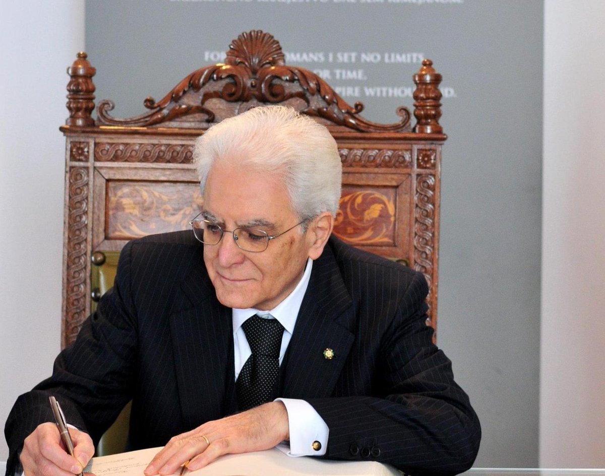 ilgiornale's tweet photo. Pensioni, stipendi e uffici inutili #Mattarella prepara nuovi tagli http://t.co/xBQekw93fz http://t.co/B2pNoUQRzp
