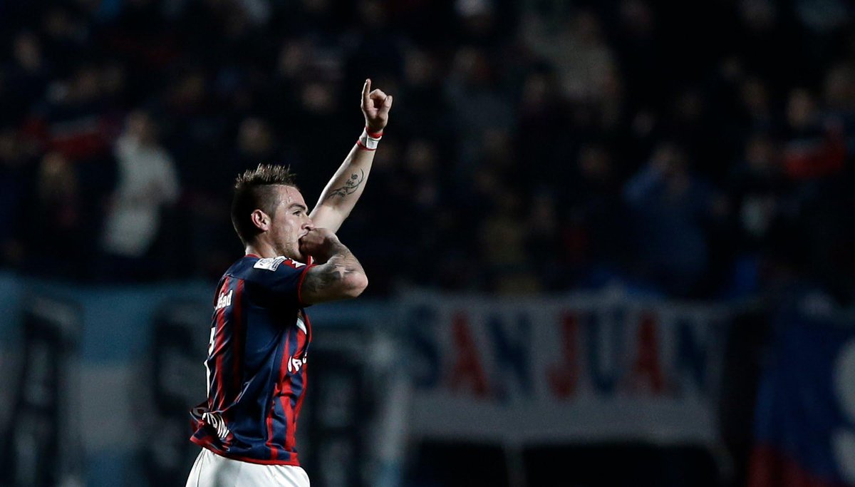 SanLorenzo's tweet photo. El motor que todo equipo quisiera tener. Garra, huevo y corazón. #FelizCumpleBuffa N° 27. http://t.co/Ktl0JSR3Sb