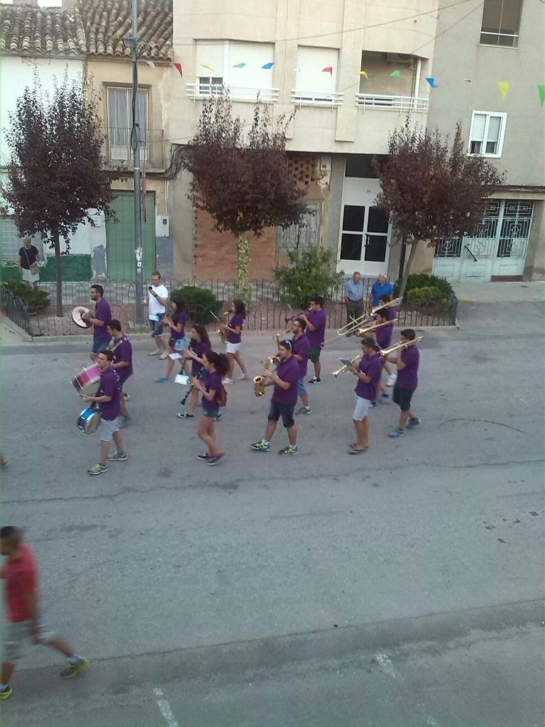 ChDeliriumTrs's tweet photo. Una gran tarde la de ayer de despedida con nuestros musicazos http://t.co/y0G4wMVxrO