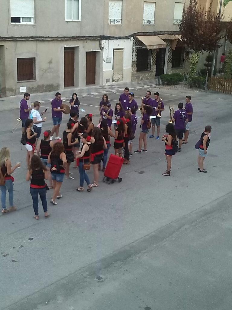 ChDeliriumTrs's tweet photo. Una gran tarde la de ayer de despedida con nuestros musicazos http://t.co/y0G4wMVxrO