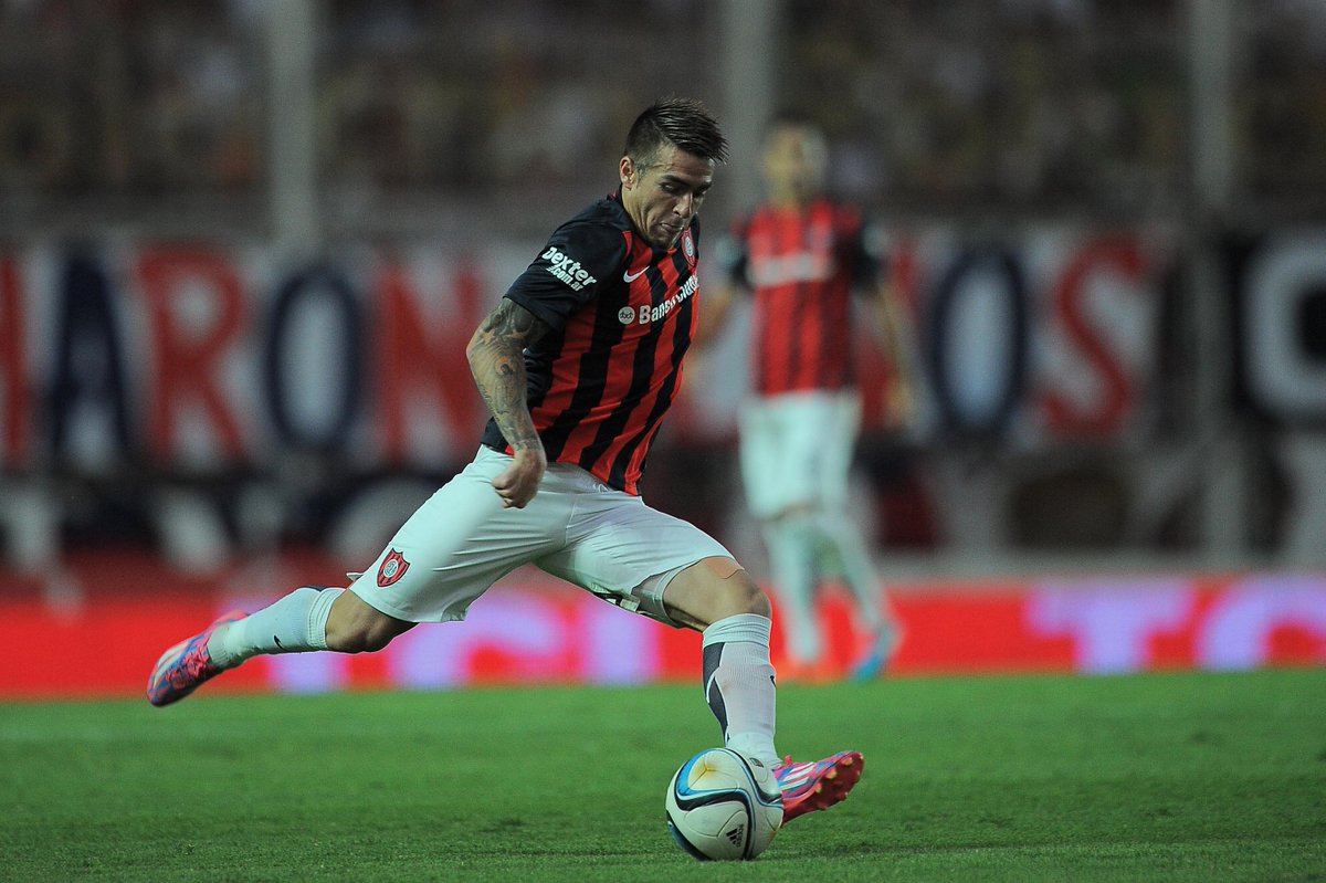 SanLorenzo's tweet photo. El motor que todo equipo quisiera tener. Garra, huevo y corazón. #FelizCumpleBuffa N° 27. http://t.co/Ktl0JSR3Sb