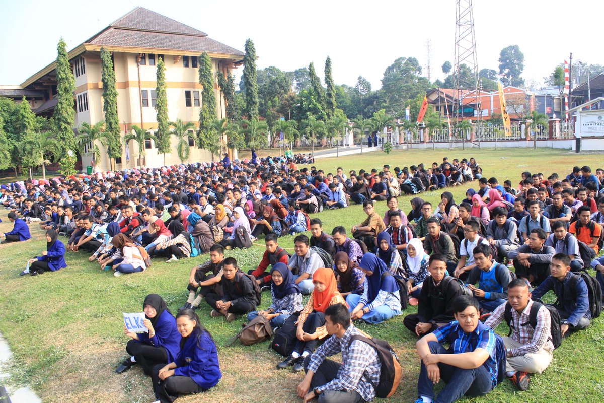 FTUNY2015's tweet photo. Ini TM jurusan tadi gaess :D , jangan lupa bsok ada kepemanduan wajib di kplt ft uny jam 7.30 yaa.. http://t.co/3PV3VjdMcw