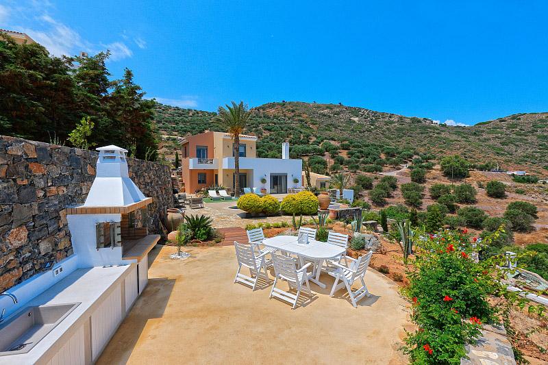 pelagosRE's tweet photo. Wanna buy #villaalthea #mochlos ? Test drive the villa for a few nights. Just send an enquiry! http://t.co/UYDE5YFzUj http://t.co/UUiq5hrSx7