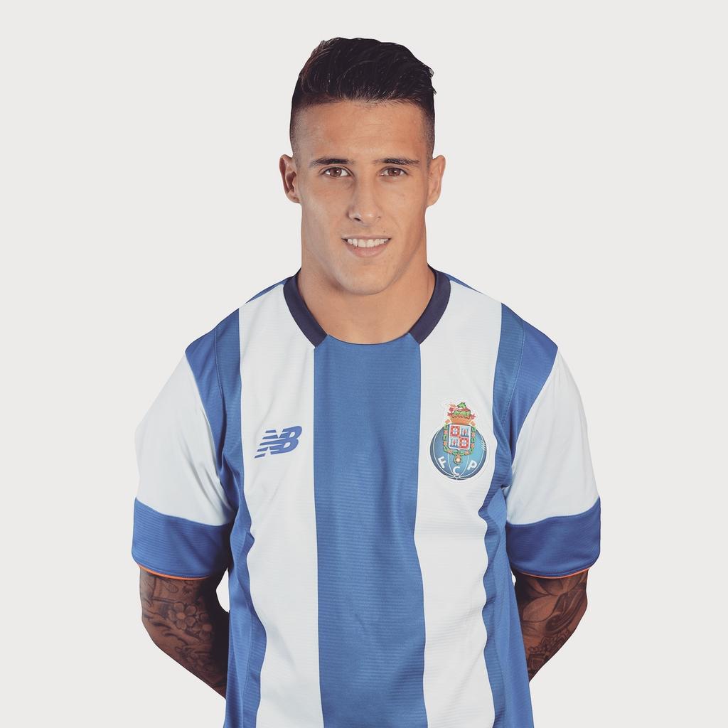 ctello91's tweet photo. Porto 2015/2016!!! Orgulhoso de defender mais uma epoca este emblema!!! #SomosPortoCaralho #SemIgual @FCPorto http://t.co/7EXsM9mlEK