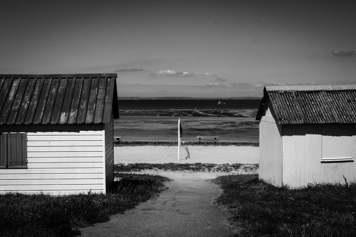 adrienLBT_'s tweet photo. #Finistere #plage #mer #sea #Bretagne #photography #blackandwhite #summer #travel #travelpics 
(credit @adrienLBT_) http://t.co/Nu2k7716Wp