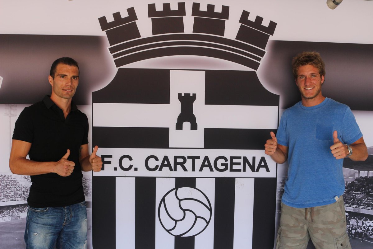 FCCartagena_efs's tweet photo. Federico Laens y Juanlu Hens, últimos fichajes albinegros, ya están en Cartagena! #Bienvenidos http://t.co/yVyfM2dCc6