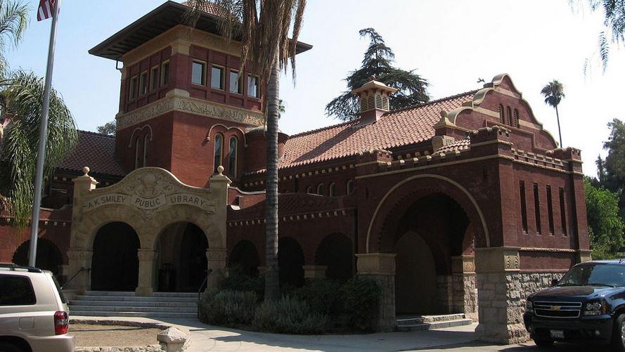 TheAtlantic's tweet image. Libraries seem old, but they're making themselves new. Here's how theatln.tc/1TQypKA