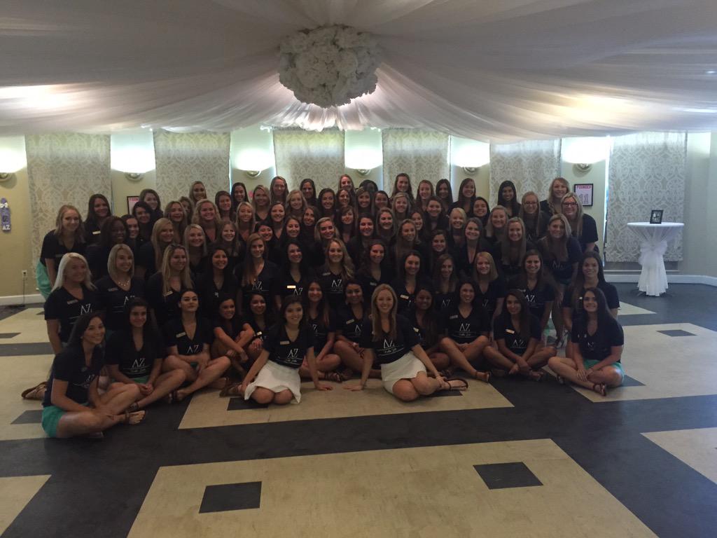 UTDeltaZeta's tweet photo. .@kthom_4 @krockman1294 are excited to help out with UCF recruitment today! @deltazetaucf #dzutampa #dzucf 💕 http://t.co/NqwHQPxMUi