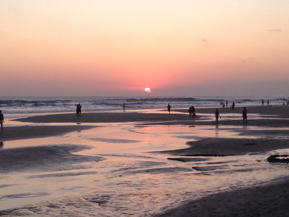 ambertcarter's tweet photo. Learning to surf in Bali today has been incredible and to top it off we watched the most beautiful sunset #bali http://t.co/7FNVnsfRRt