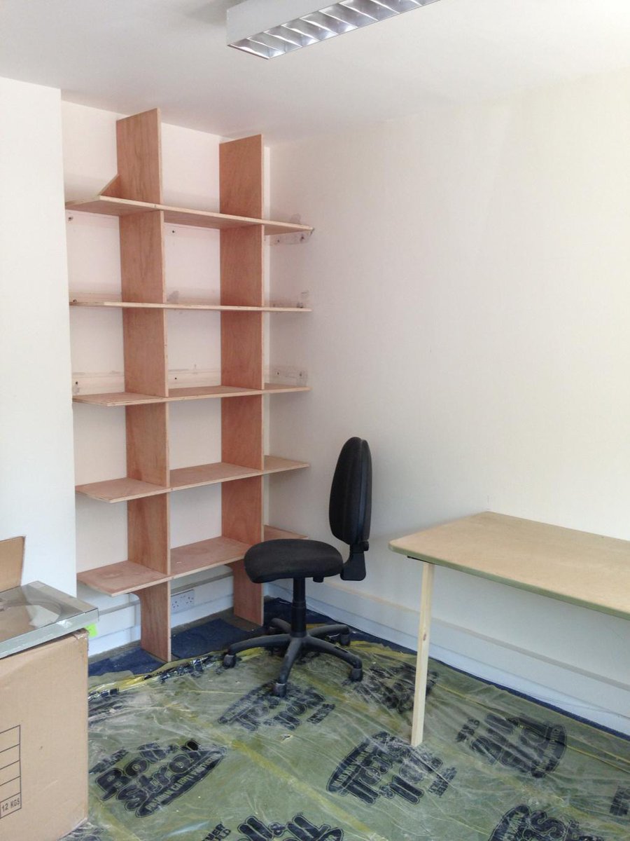 misskateeb's tweet photo. New Office Space http://t.co/ARzblkh7SC http://t.co/ANwbeEC1rd