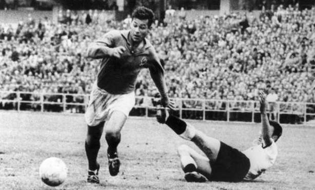 Happy Birthday to Just Fontaine, who holds the record of 13 goals in one 