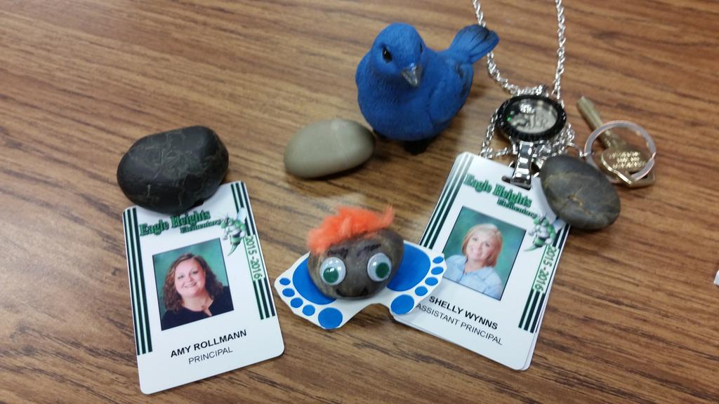 KeriBell_TX's tweet photo. Dwayne "the rock" hanging with his peeps at Eagle Heights! #EHEstars @EHeightsAISD http://t.co/3Dv4erZjnc