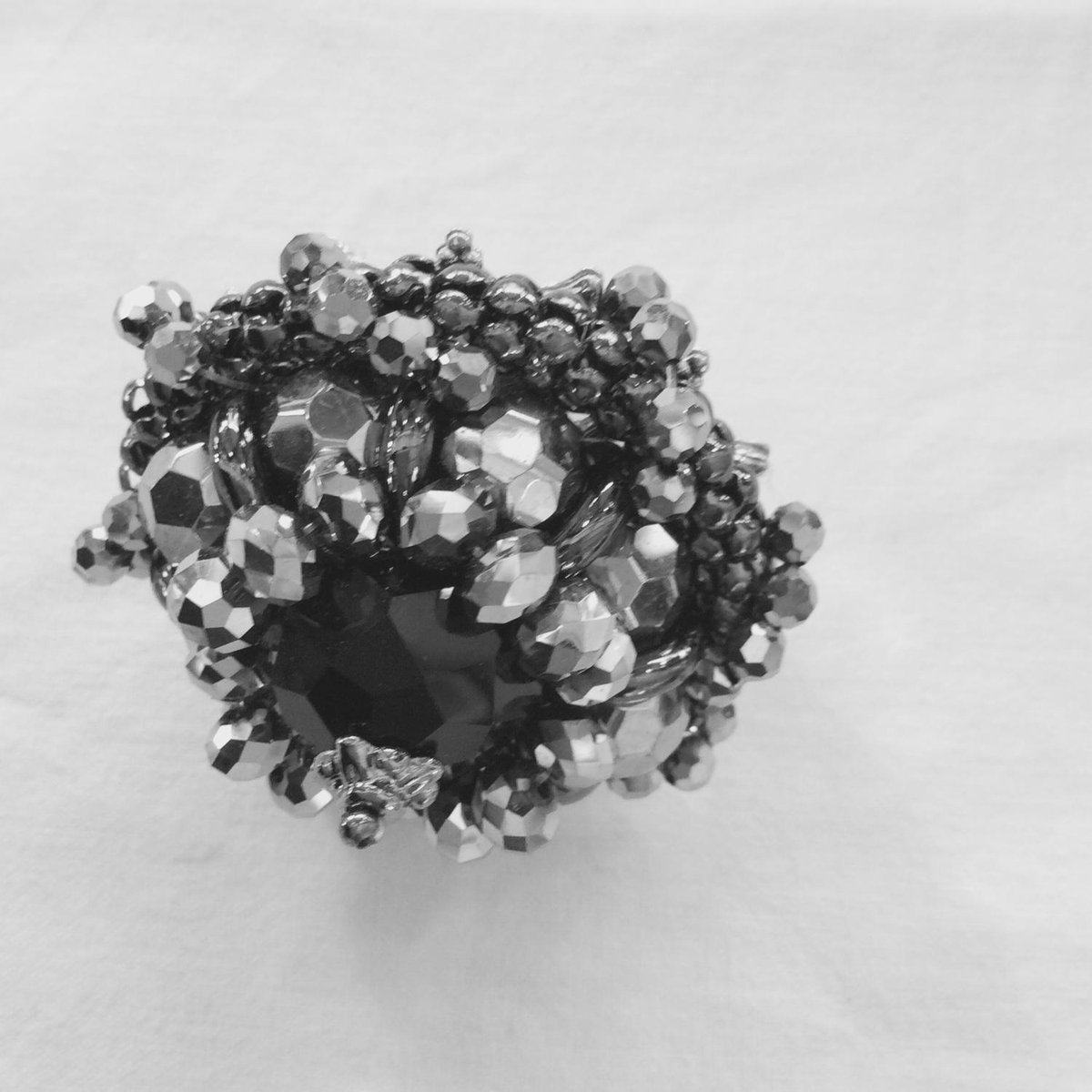 MannAngelic's tweet photo. Turning head wearing this huge ring x http://t.co/tmRiMoDeYs