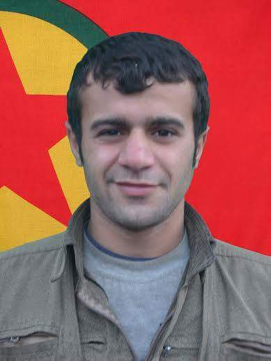 Masiro_1978's tweet photo. 13 Ağustosta Hakkâride TC ordusunun obüs ve havanlarla yaptığı saldırılarda Devrim Bişeng (Engin Gök) şehit olmuştur. http://t.co/WYRK9fjkkB