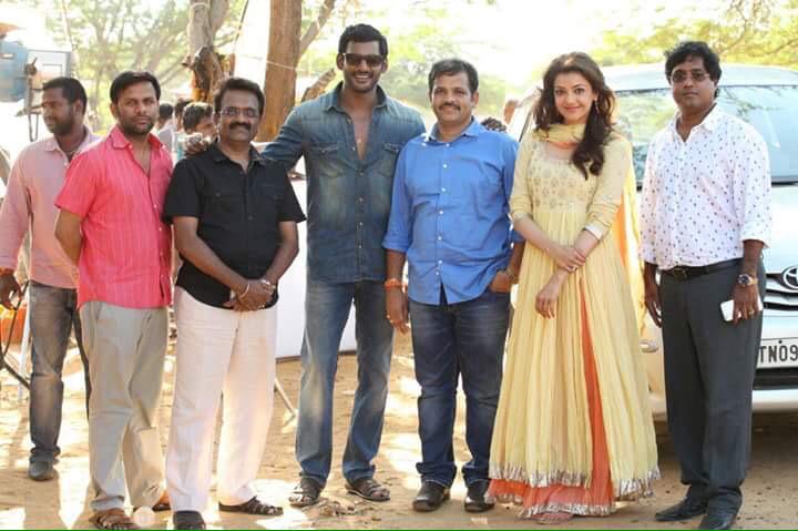 kajal_aggarwal_'s tweet photo. #paayumpuli movie still #Vishal,#KajalAggarwal and the team http://t.co/DHUcwYrimw