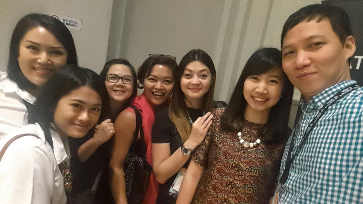 yoris's tweet photo. Ternyata Acacia Leroy dari Trendwatching Asia Pacific adalah orang Indonesia :) #TrendSemSGP http://t.co/TA14zvY59k